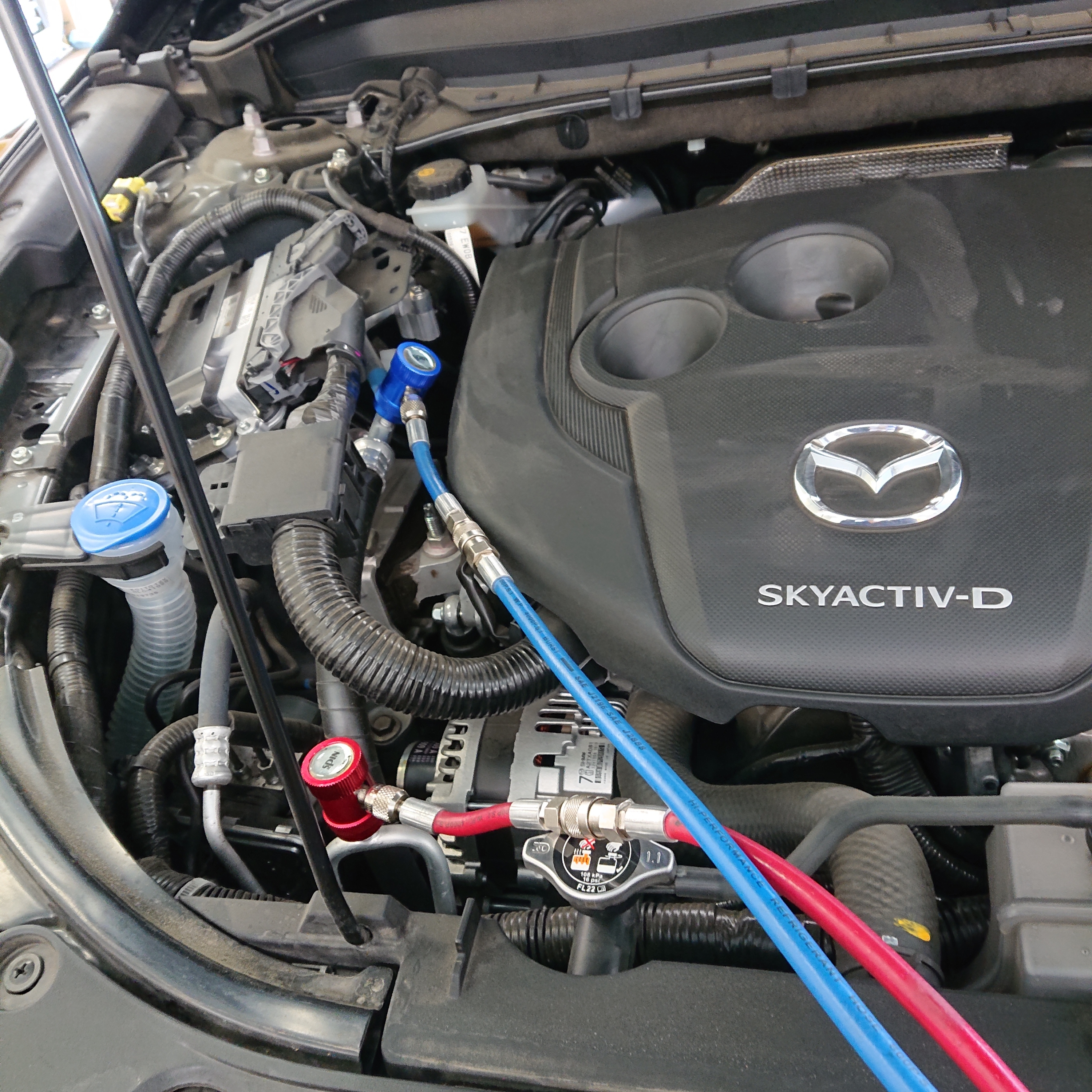 マツダ・CX-8・エアコンガス真空引き・｜タイヤ市場花園インター店